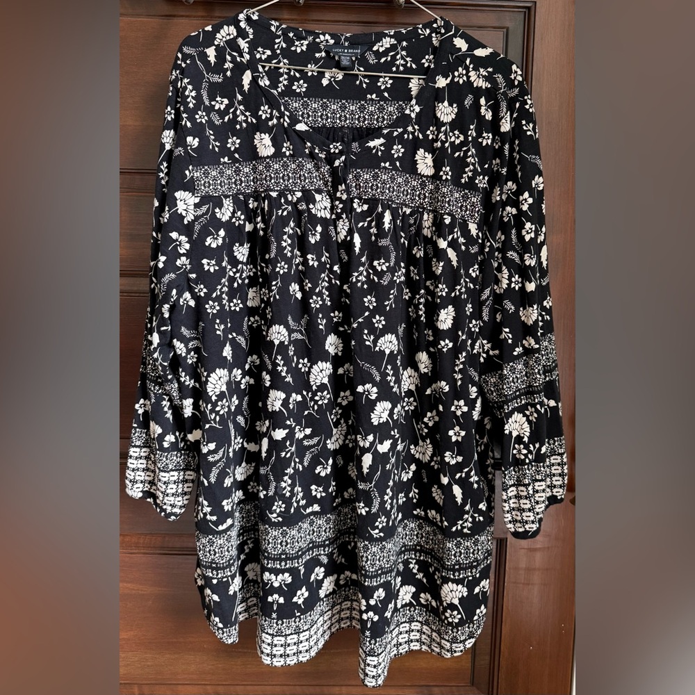 Lucky Brand Black and White Graphic 3/4 Sleeve Tunic - Picture 11 of 11